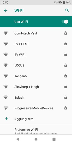 Seleziona la rete wireless a cui desideri connetterti