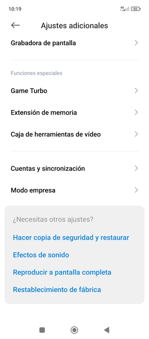Desplácese y seleccione Cuentas y sincronización