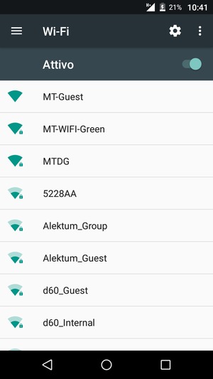 Seleziona la rete wireless a cui desideri connetterti