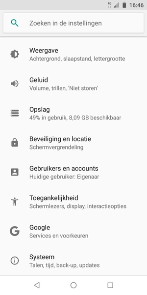 Scroll naar en selecteer Gebruikers en accounts