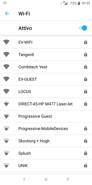 Seleziona la rete wireless a cui desideri connetterti