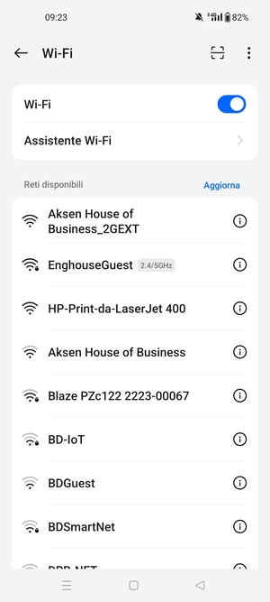 Seleziona la rete wireless a cui desideri connetterti