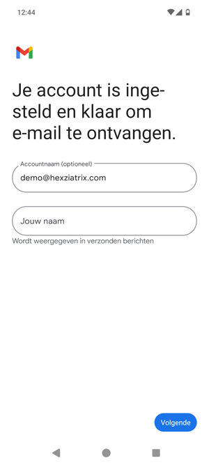 Geef uw account een naam en voer uw naam in. Selecteer Volgende
