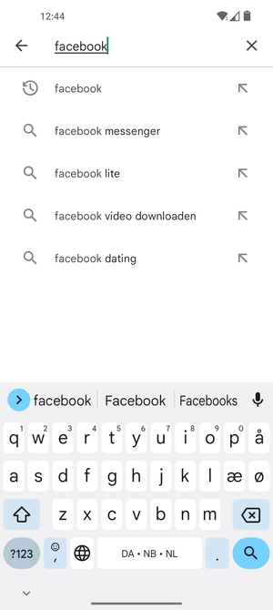 Voer de app-naam in en selecteer Zoeken