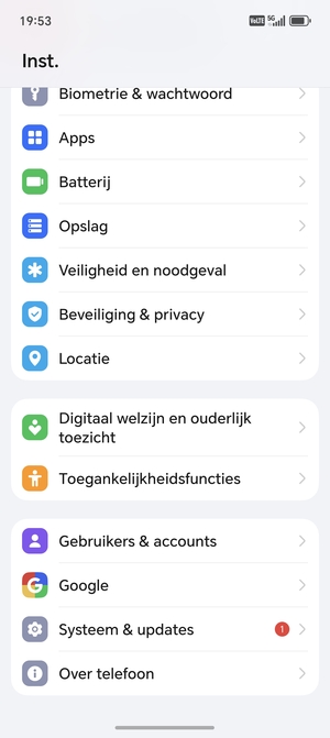 Scroll naar en selecteer Gebruikers & accounts