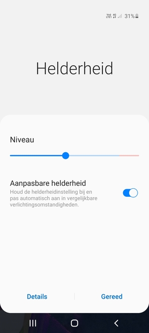 Schakel Aanpasbare helderheid in en selecteer Gereed