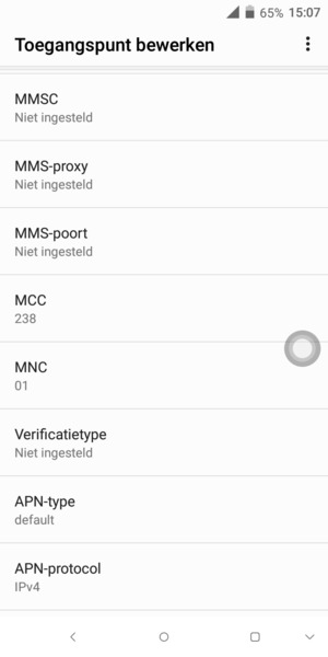 Scroll naar beneden en voer internetgegevens in