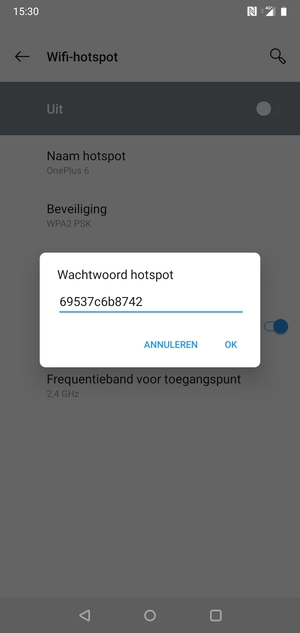 Voer een wachtwoord van een WiFi-hotspot in van ten minste 8 tekens en selecteer OK