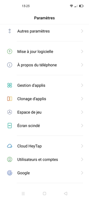 Retournez au menu Paramètres, faites défiler et sélectionnez Utilisateurs et comptes