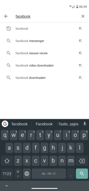 Voer de app-naam in en selecteer Zoeken