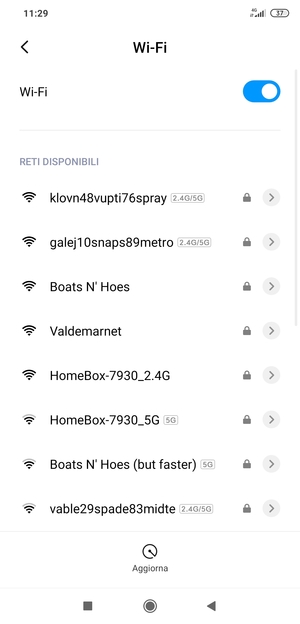Seleziona la rete wireless a cui desideri connetterti