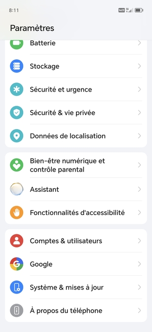 Faites défiler et sélectionnez Comptes & utilisateurs