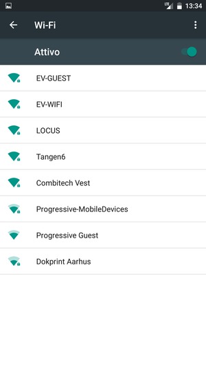 Seleziona la rete wireless a cui desideri connetterti