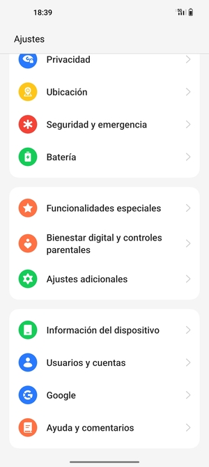 Desplácese y seleccione Usuarios y cuentas