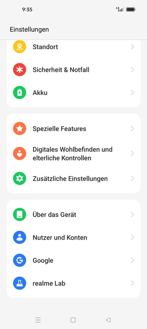 Scrollen Sie und wählen Sie Über das Gerät
