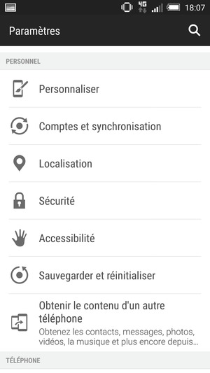 Faites défiler et sélectionnez Comptes et synchronisation