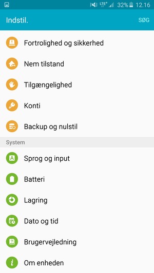 Scroll til og vælg Om enheden