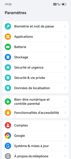 Faites défiler et sélectionnez Sécurité & vie privée