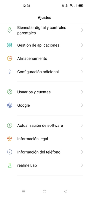 Desplácese y seleccione Usuarios y cuentas
