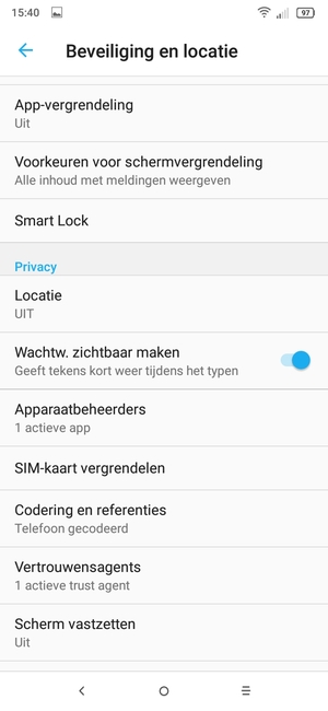 Om de pin voor de simkaart te wijzigen, scroll naar en selecteer SIM-kaart vergrendelen