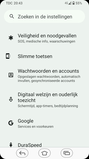 Scroll naar en selecteer Wachtwoorden en accounts