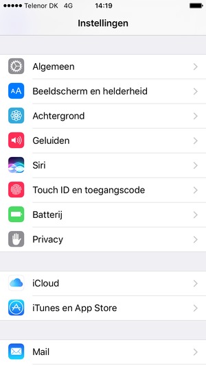 Scroll naar beneden en selecteer Touch ID en toegangscode