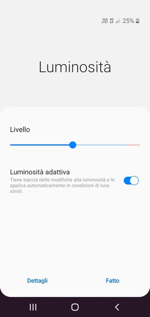 Attiva Luminosità adattiva e seleziona Fatto