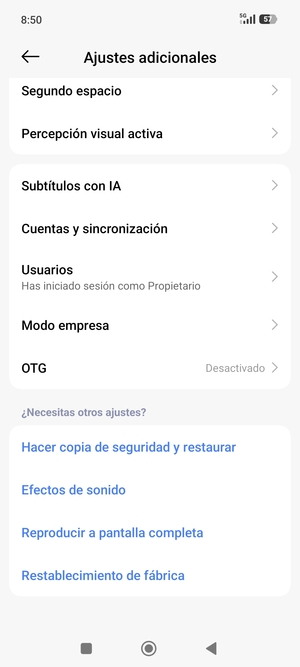 Desplácese y seleccione Cuentas y sincronización