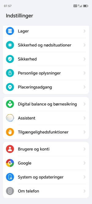 Scroll til og vælg Brugere og konti