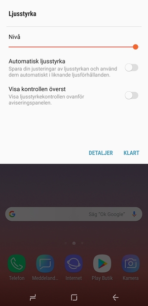 Aktivera Automatisk ljusstyrka och välj KLART