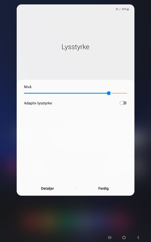 Slå på Adaptiv lysstyrke og velg Ferdig