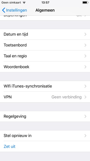Scroll naar en selecteer Stel opnieuw in