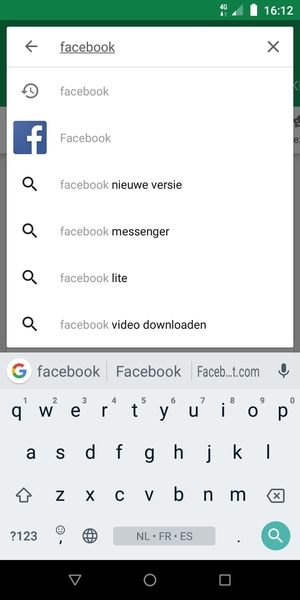 Voer de app-naam in en selecteer Zoeken