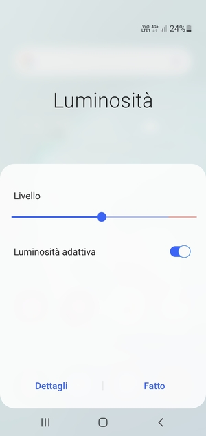 Attiva Luminosità adattiva e seleziona Fatto