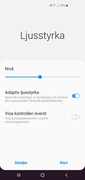 Aktivera Adaptiv ljusstyrka och välj Klart