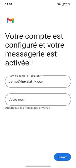 Donnez un nom à votre compte et saisissez votre nom. Sélectionnez Suivant
