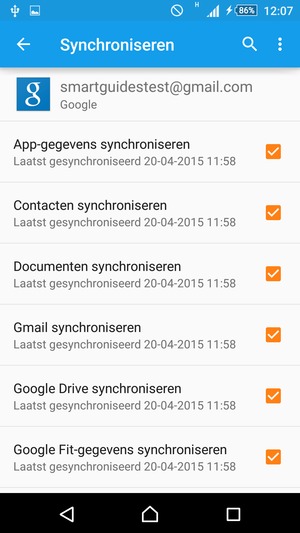 Zorg ervoor dat Contacten synchroniseren geselecteerd is
