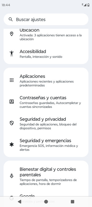 Desplácese y seleccione Contraseñas y cuentas