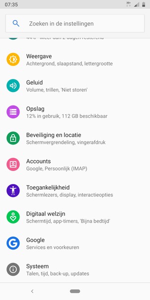 Keer terug naar het Instellingen menu en selecteer Accounts
