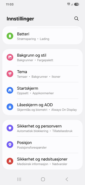 For å aktivere skjermlåsen, gå til Innstillinger-menyen og velg Låseskjerm og AOD