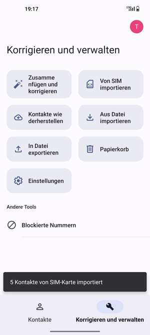Ihre Kontakte werden in Ihrem Google Konto gespeichert und auf Ihrem Handy gespeichert, wenn Google das nächste Mal synchronisiert wird.