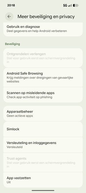 Scroll naar en selecteer Simlock