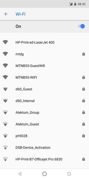 Seleziona la rete wireless a cui desideri connetterti