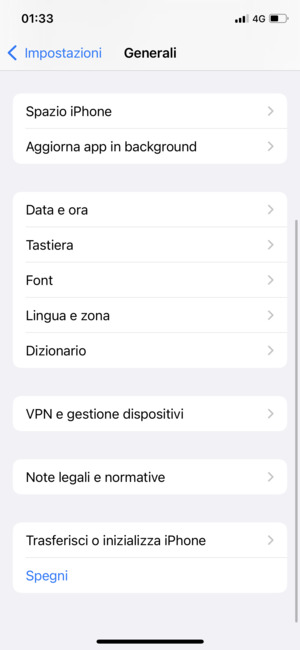 Scorri e seleziona Trasferisci o inizializza iPhone