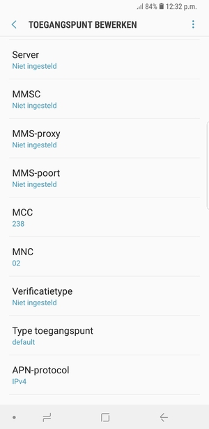Scroll naar beneden en voer internetgegevens in