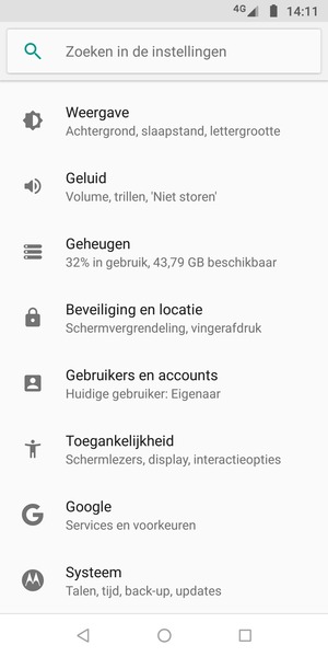 Scroll naar en selecteer Gebruikers en accounts