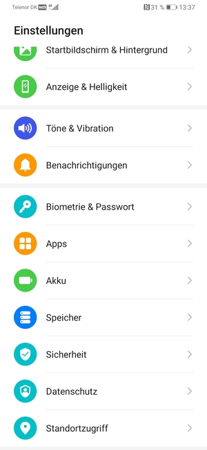 Um Ihre Bildschirmsperre zu aktivieren, gehen Sie zum Einstellungen Menü und wählen Sie  Biometrie & Passwort