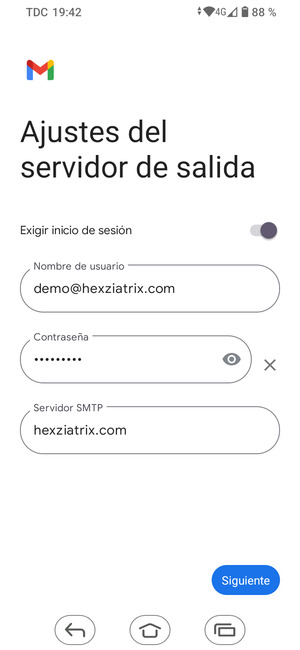 Introduzca la dirección de servidor saliente y seleccione Siguiente