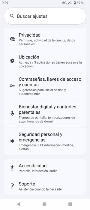 Desplácese y seleccione Contraseñas, llaves de acceso y cuentas