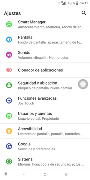 Desplácese y seleccione Usuarios y cuentas